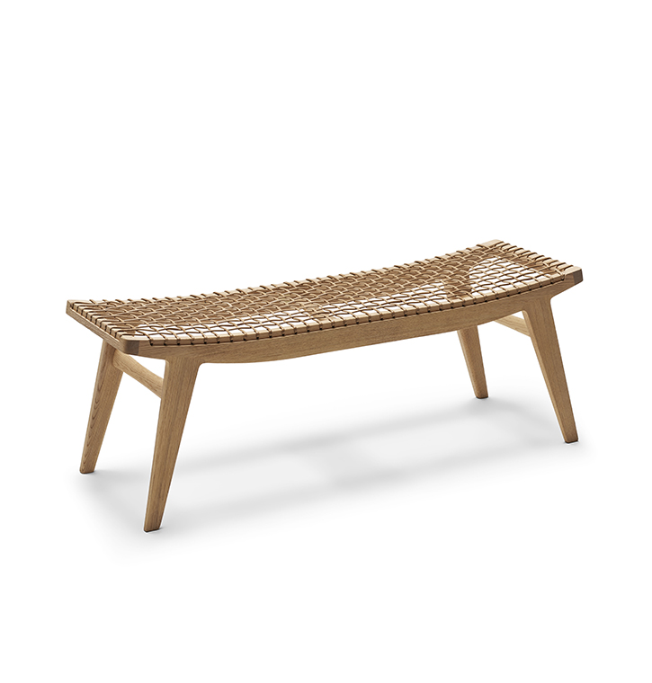 Klismos by Knoll – Bench by Antonio Citterio, Ph. Federico Cedrone