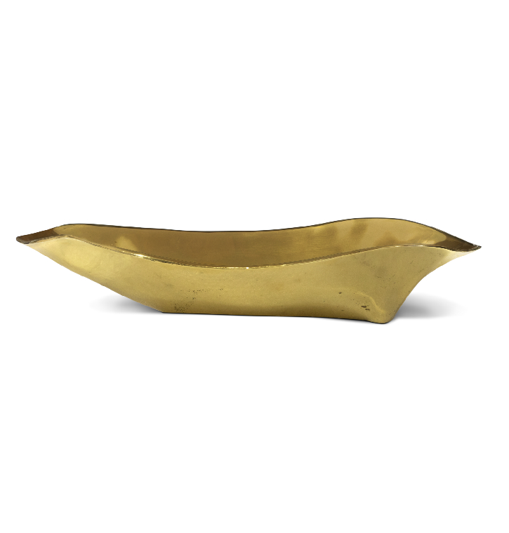 The Lapiaz vessel sink is wonderfully made of casted brass. This irregular shaped piece will add to your luxury bathroom design the lush and modern look you are searching for. As being part of our ATO Collection, you can assemble our Lapiaz Vessel Sink with one of our Taps or Surfaces, choosing from many different designs and finishes.