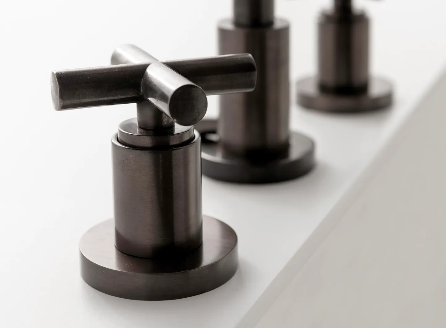 DA-DA Washbasin set with revolving spout