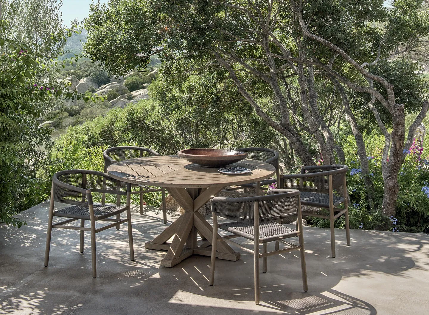 Ethimo - Kilt dining armchair in teak and round rope.