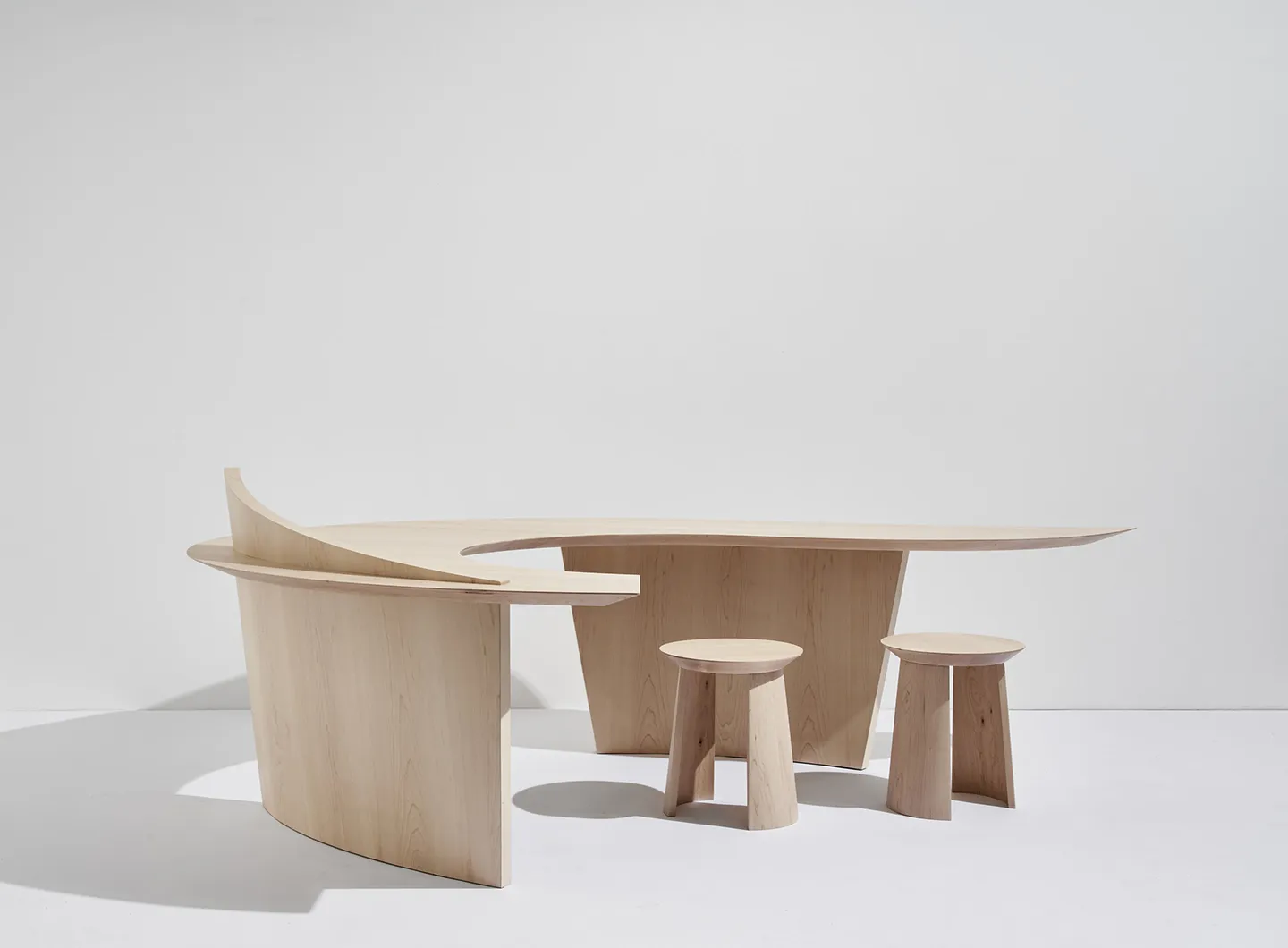 Howard-desk-by-Mimi-Shodeinde_American-maple_credit-Jason-Yates_08