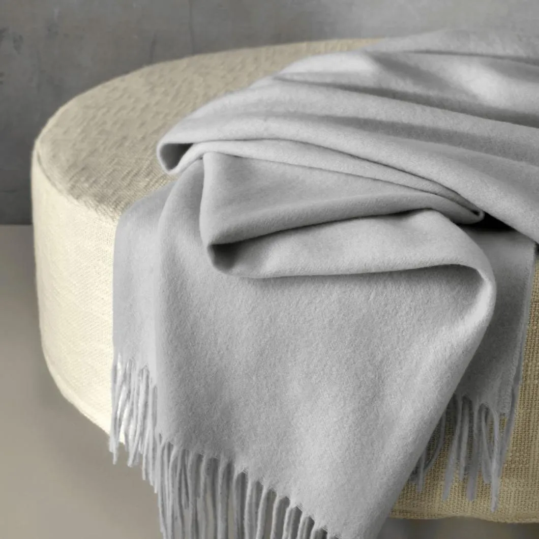 Anteprima fine throw in 100% cashmere