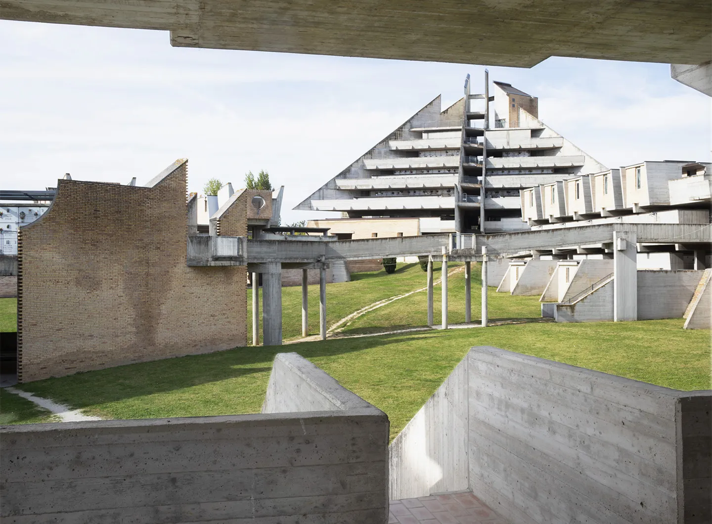 jesi, brutalism, brutalist graveyard, cimitero monumentale, ancona