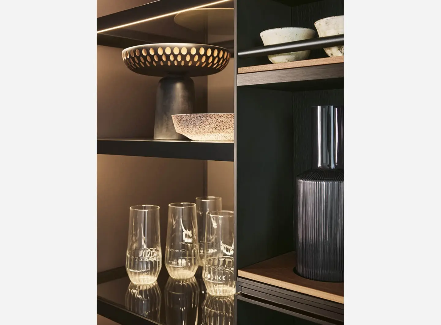Shape, design by R&D Poliform