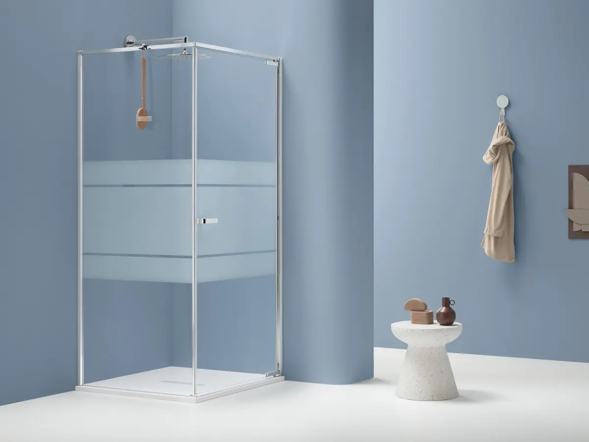 Filo is the new Arblu shower enclosure, with a clean and elegant design frame