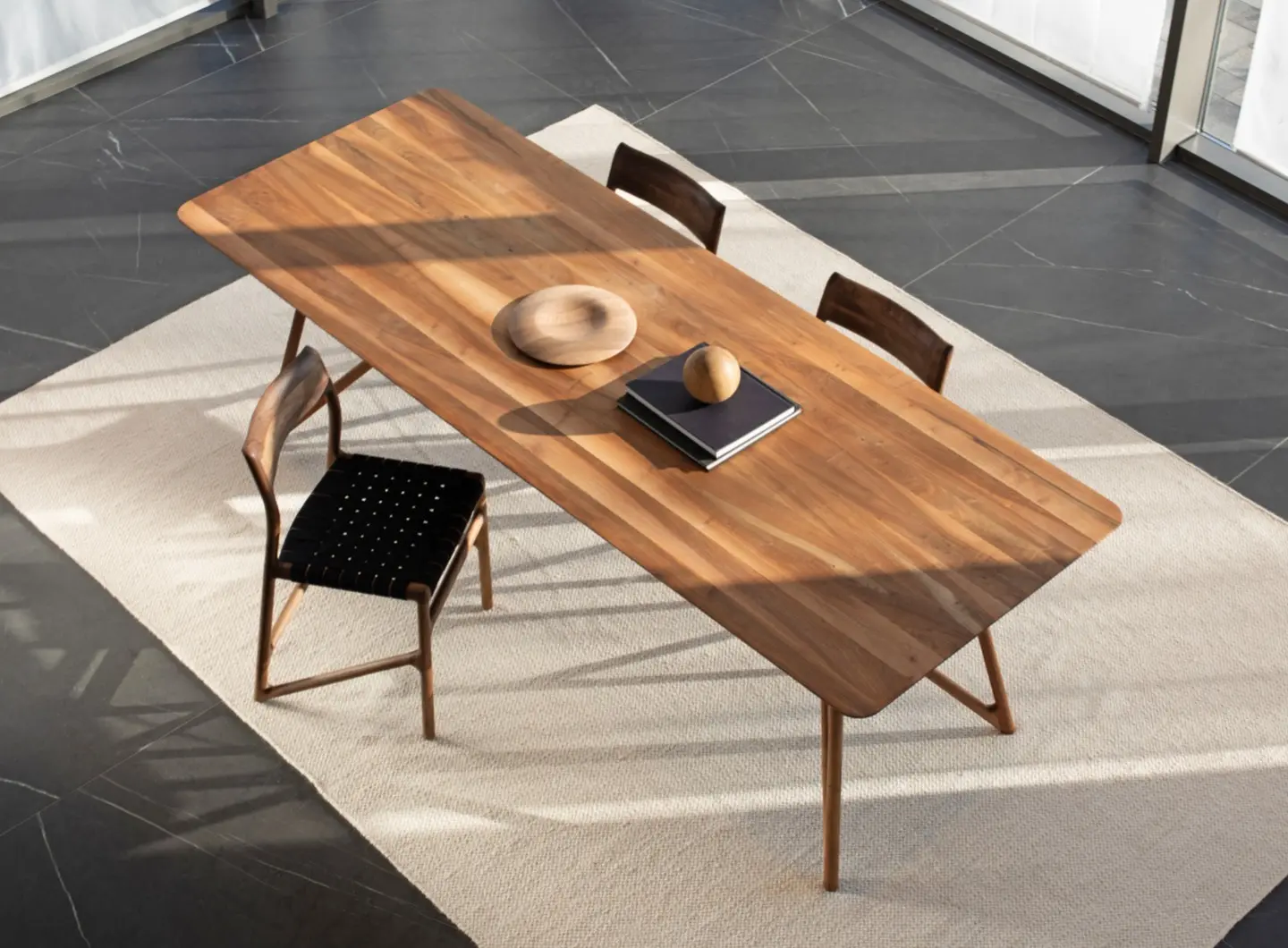 tink_table_fawn_chair_walnut_webbing_black_01_09_gazzda.jpg