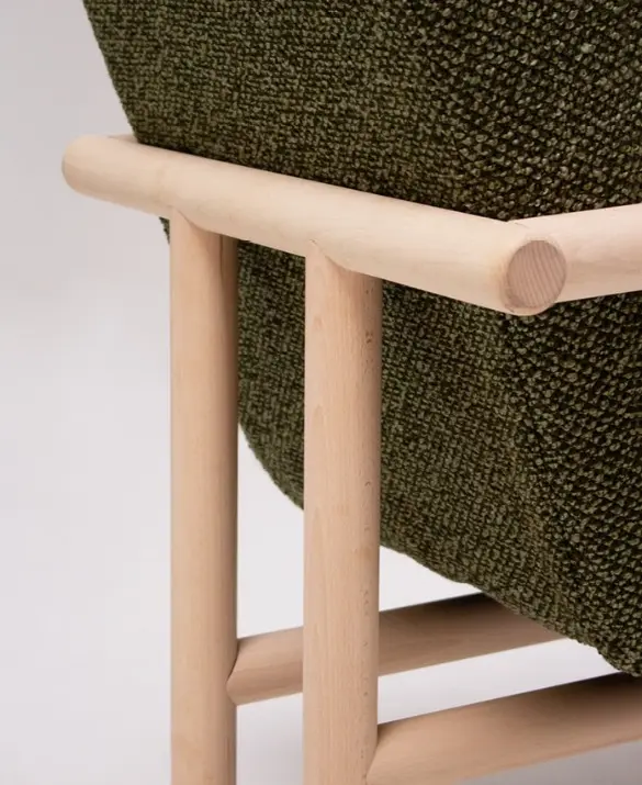 Casual_home_Contract_Mantis_amrchair2.jpg