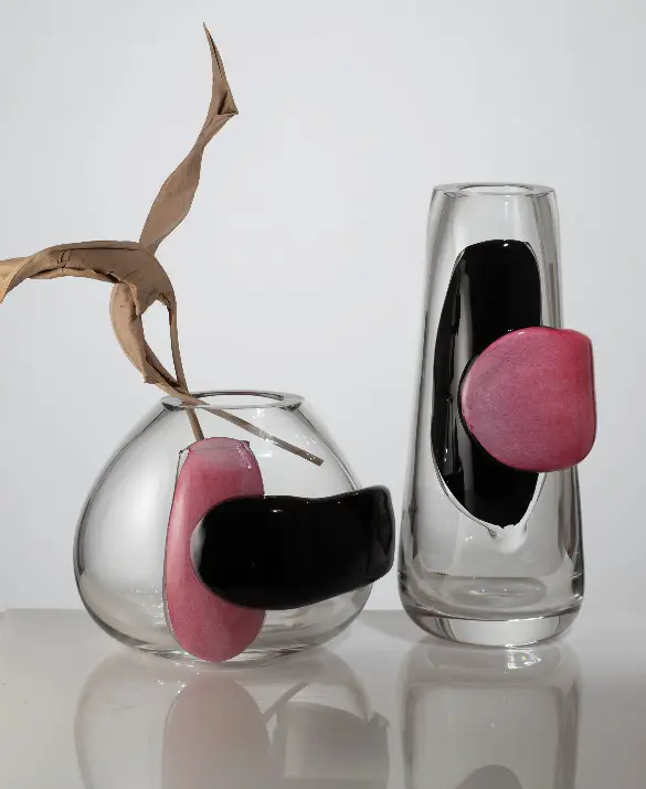 Duccio di Segna - Hug Vase low pink & black, Hug Vase tall pink & black