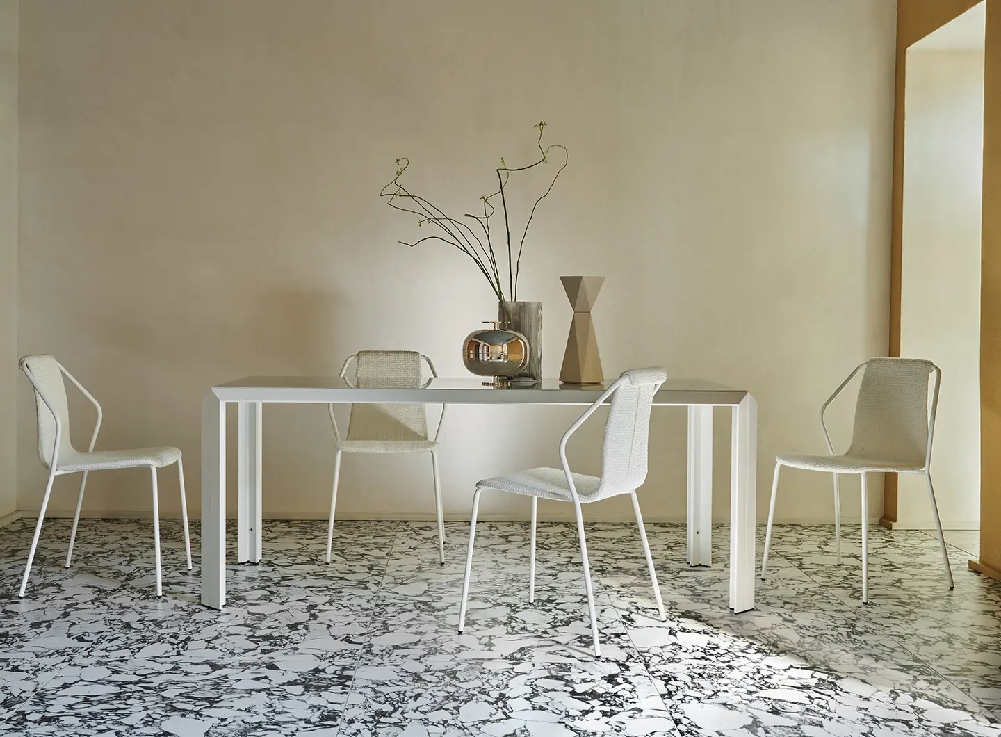 Baleri_Italia_T_Table_Table_img_slider_01.jpg