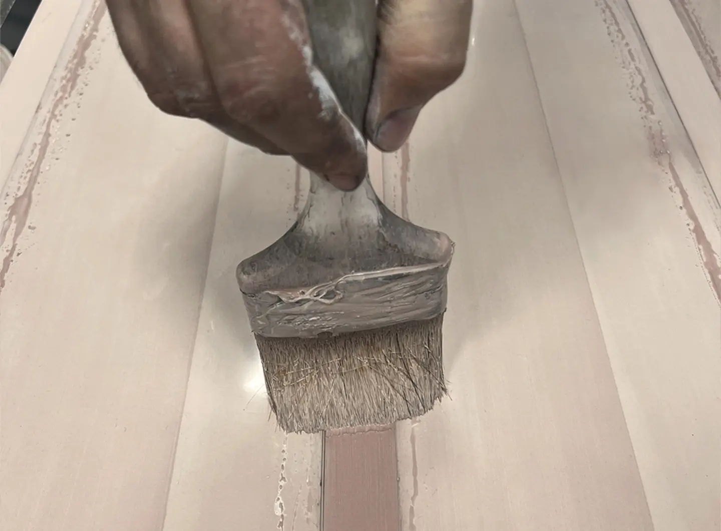 Geometrie d'Ombra di Ceramica Francesco De Maio - Hand Decoration Righe Rosa Cipria