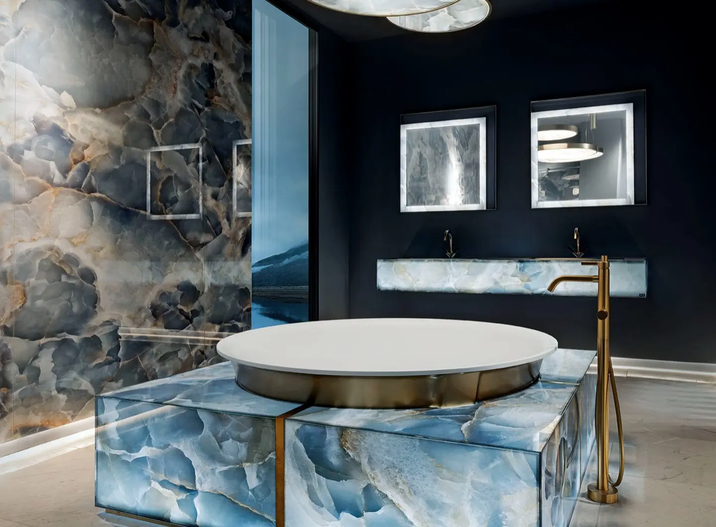 Serenity_Bathtub_Ocean_On_AMB1_1_R.jpg