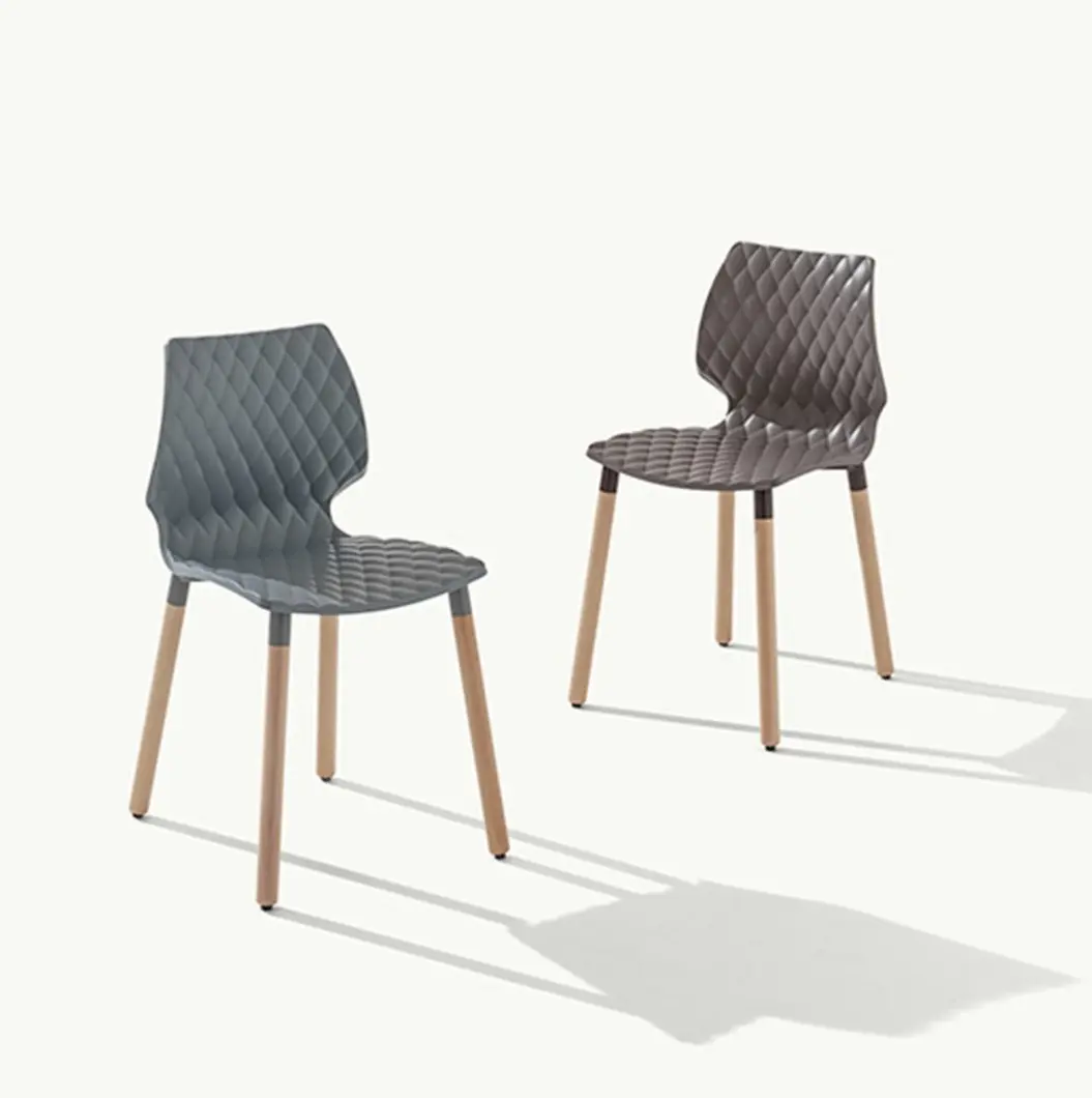 et_al_uni_chair.jpg