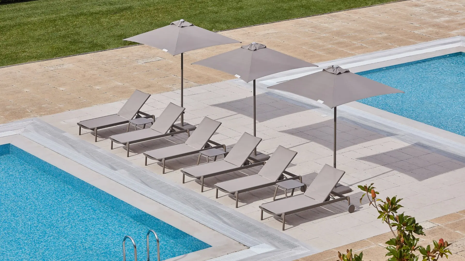 LAGO sun lounger. Ezpeleta