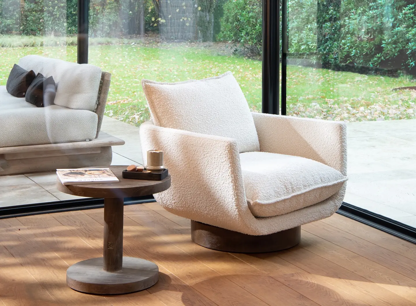 Gommaire Club Mason With Swivel and Basket Java