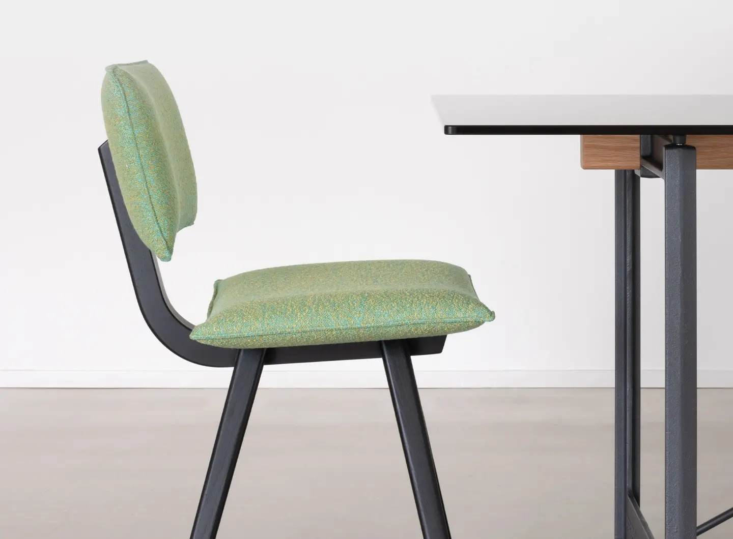 Magis_trave_chair_gallery_1.jpg