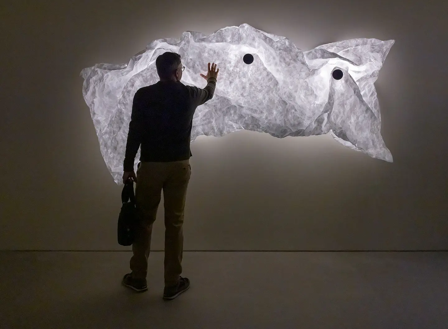 lampada a parete di grandi dimensioni con copertura in Tyvek