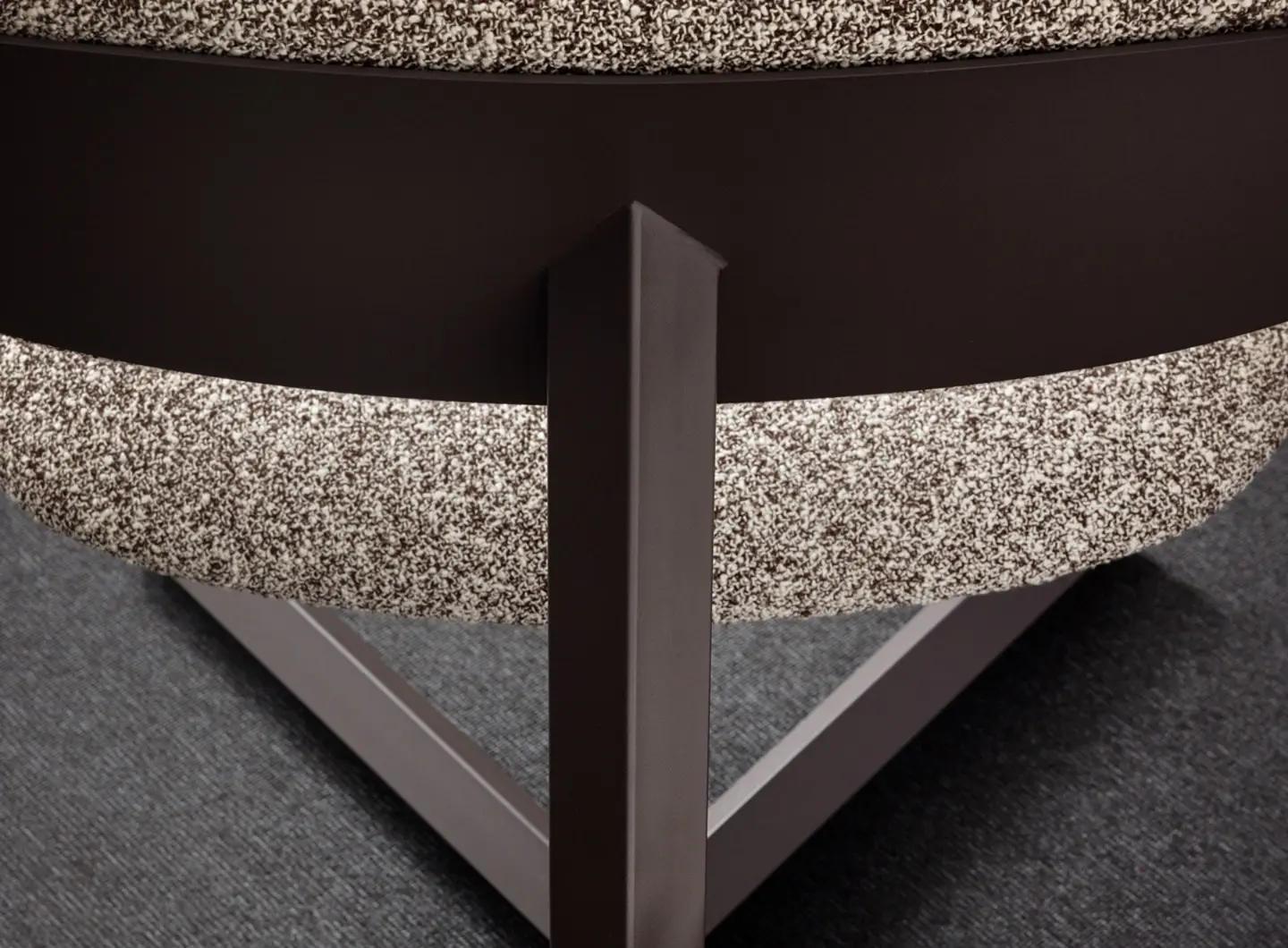 Typo Lounge & Ottoman, design AMDL CIRCLE