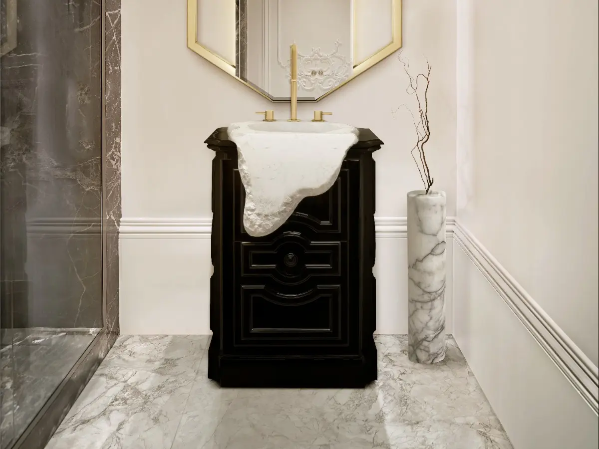 A LUXURIOUS BLEND OF CLASSICAL AND CONTEMPORARY DESIGN IN A GUEST BATHROOM