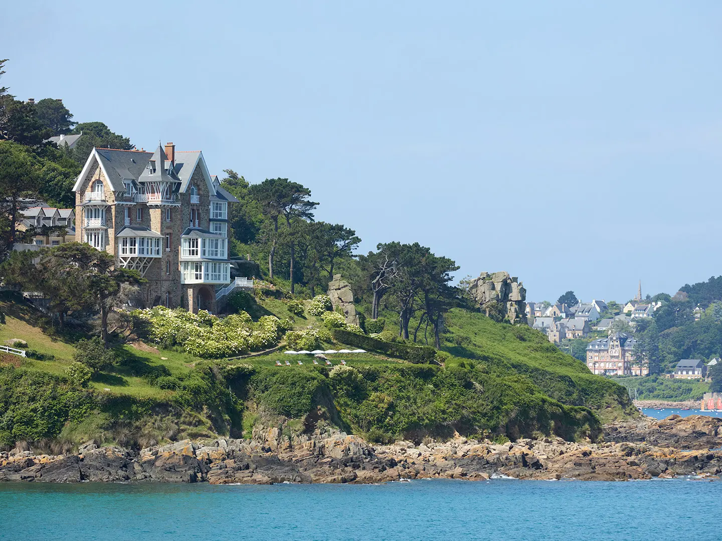 veduta esterno Les Bassans, Bretagna, Francia