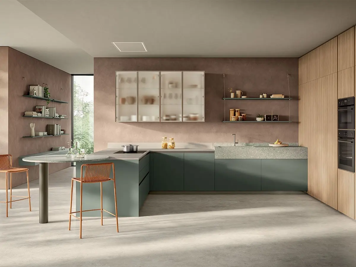 Essenza - Composizione con penisola, ante decorativo Rovere Gold e Selva, ante telaio alluminio finitura Champagne e vetro Screen.