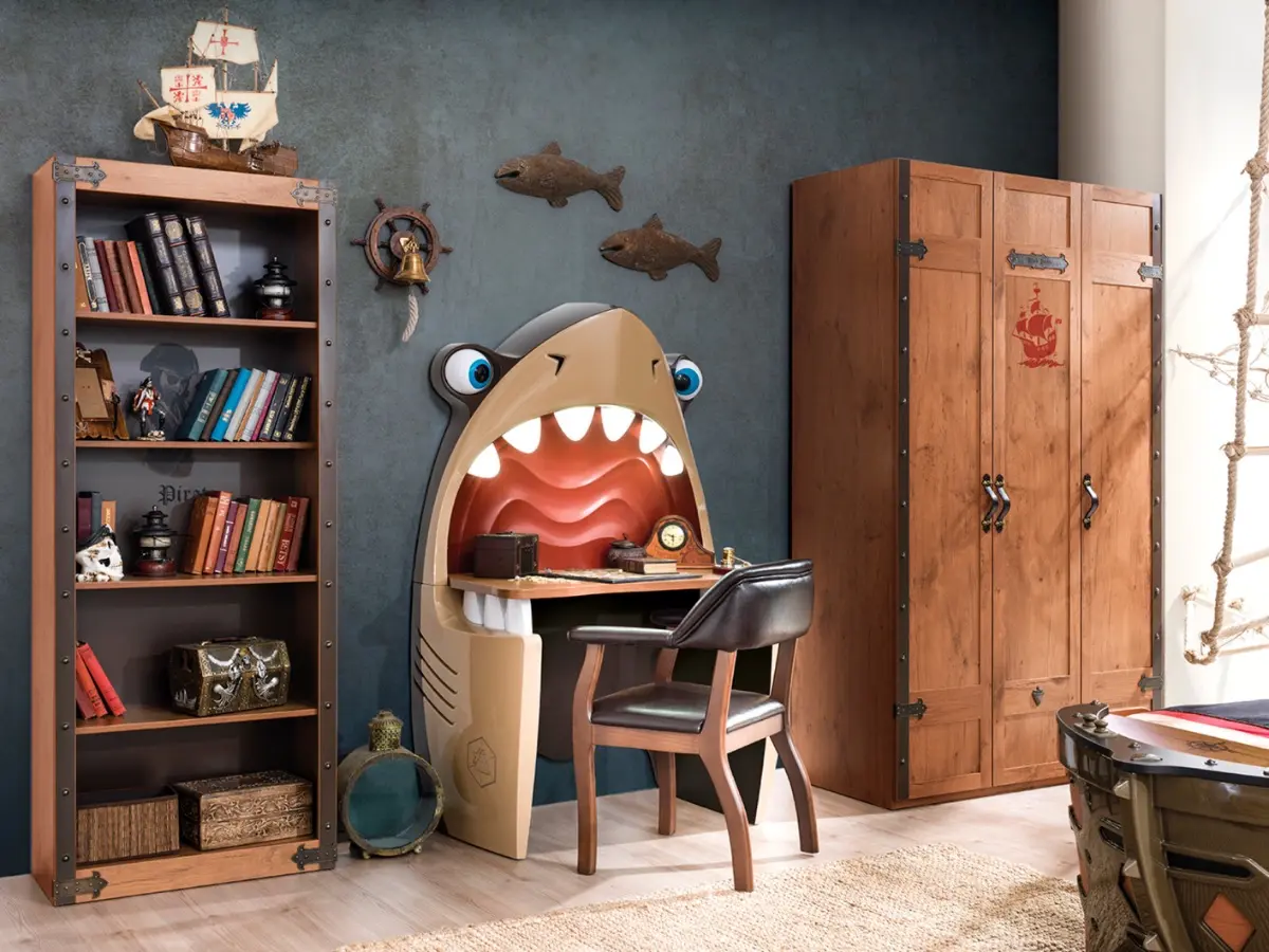 shark_desk.jpg