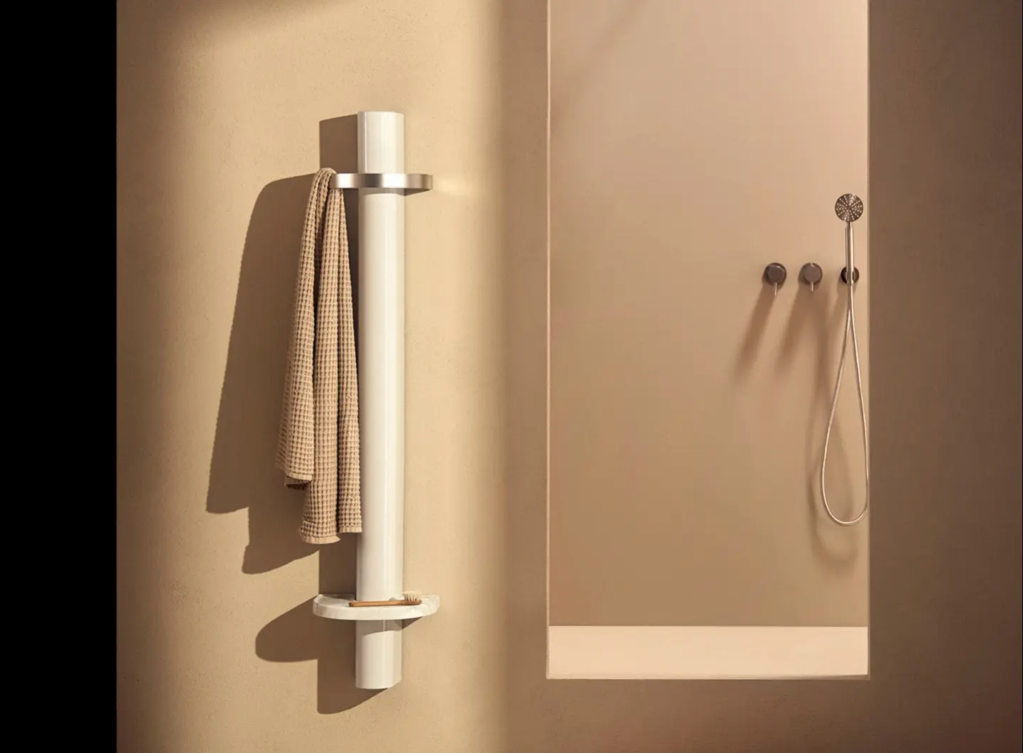 TUBES_TERRE_Bathroom_con_mensola_Ph_Omar_Sartor_Bianco_Vetroso_LR.jpg