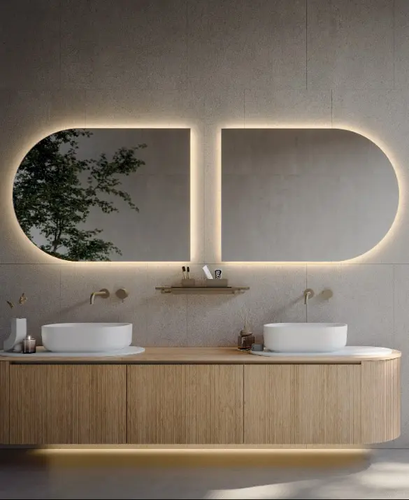 Bagno Elle. Basi con anta “Elle” e top in legno Rovere Naturale, maniglia in alluminio finitura in titanio. Base curva finale con cassetto estraibile o con anta e ripiano. Lavabo Oblon e vassoio in Teknorit bianco opaco. Specchio retroilluminato.