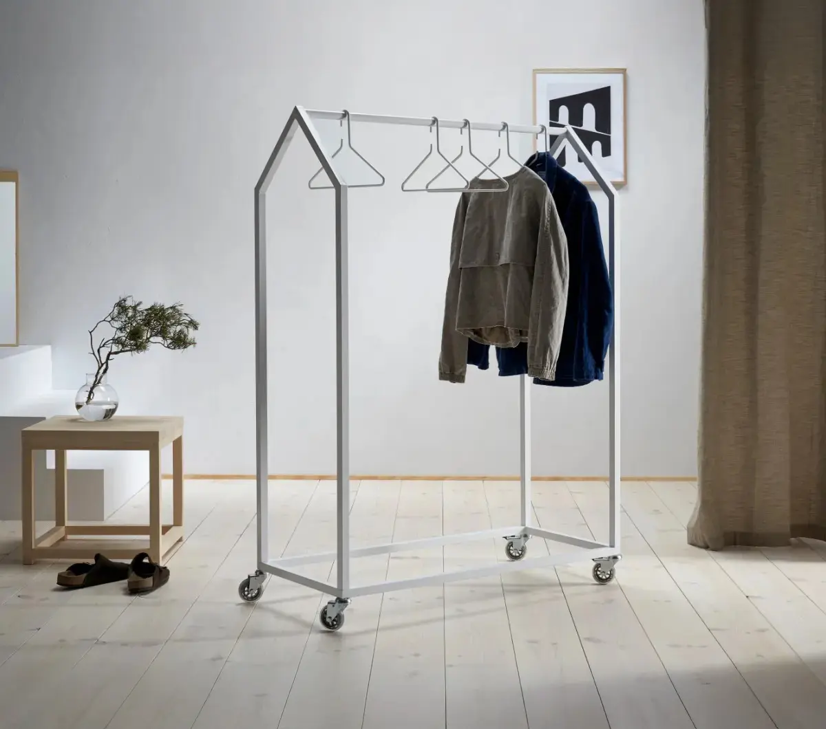 Appendiabiti — Clothing House, Essem Design