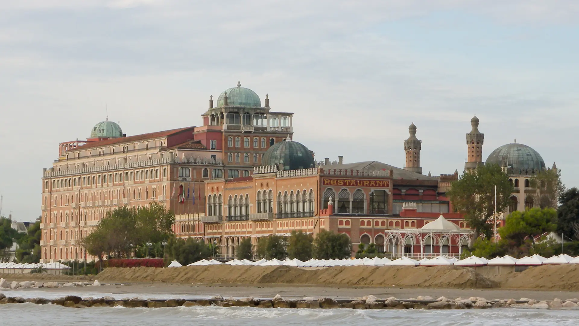 Excelsior, designed by Giovanni Sardi, Venice Lido - Ph. Florian Fuchs